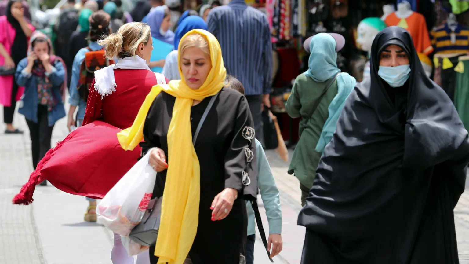 Iran: donne senza velo a maratona, aperto procedimento penale