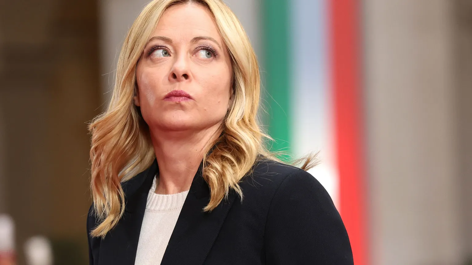 Meloni è in mezzo al guado e punta ancora sull’«unità fra Ue e Usa»