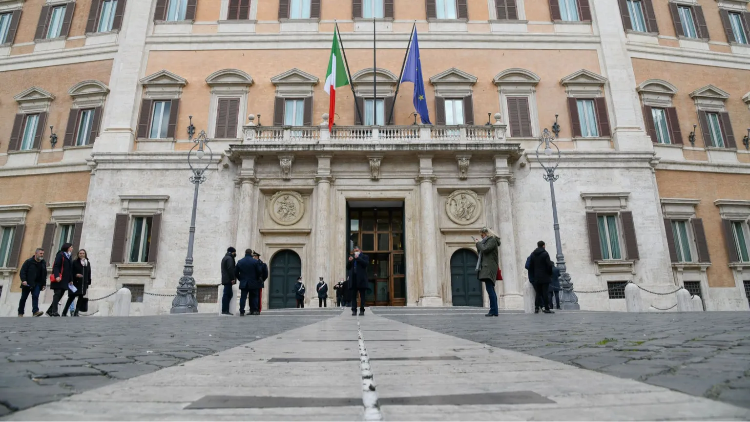 In carcere 72 morti dall'inizio dell'anno. Le sagome per ricordarli