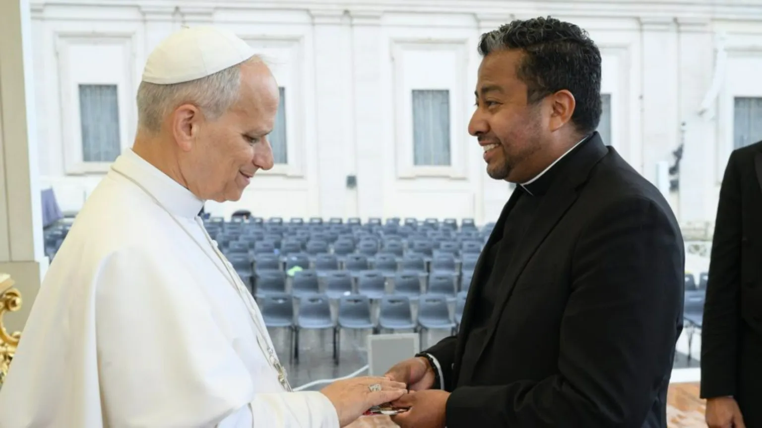 «Io, prete miracolato da san Frassati, senza permesso per tornare negli Usa»