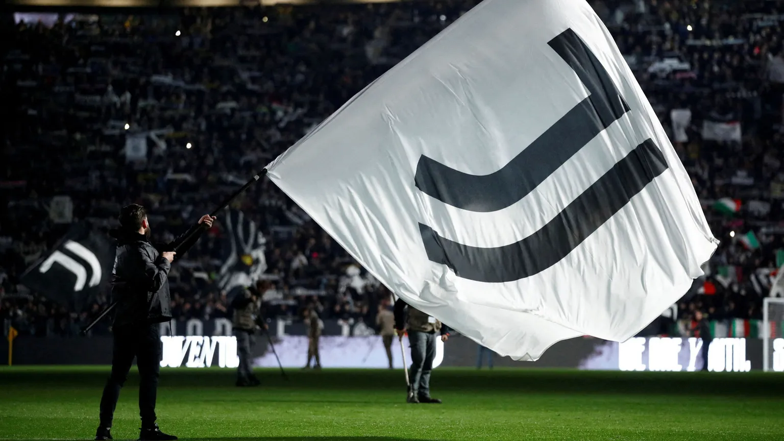 Calcio. Da Tether 2 miliardi per la Juve, Elkann dice no