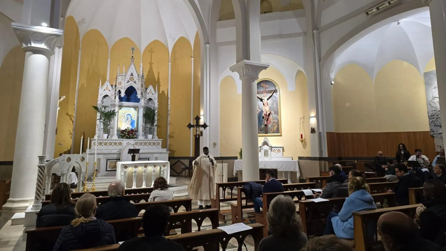 Foggia: padre Infant Raj, dei Missionari dei Sacri Cuori, nella chiesa di Santa Maria della Croce