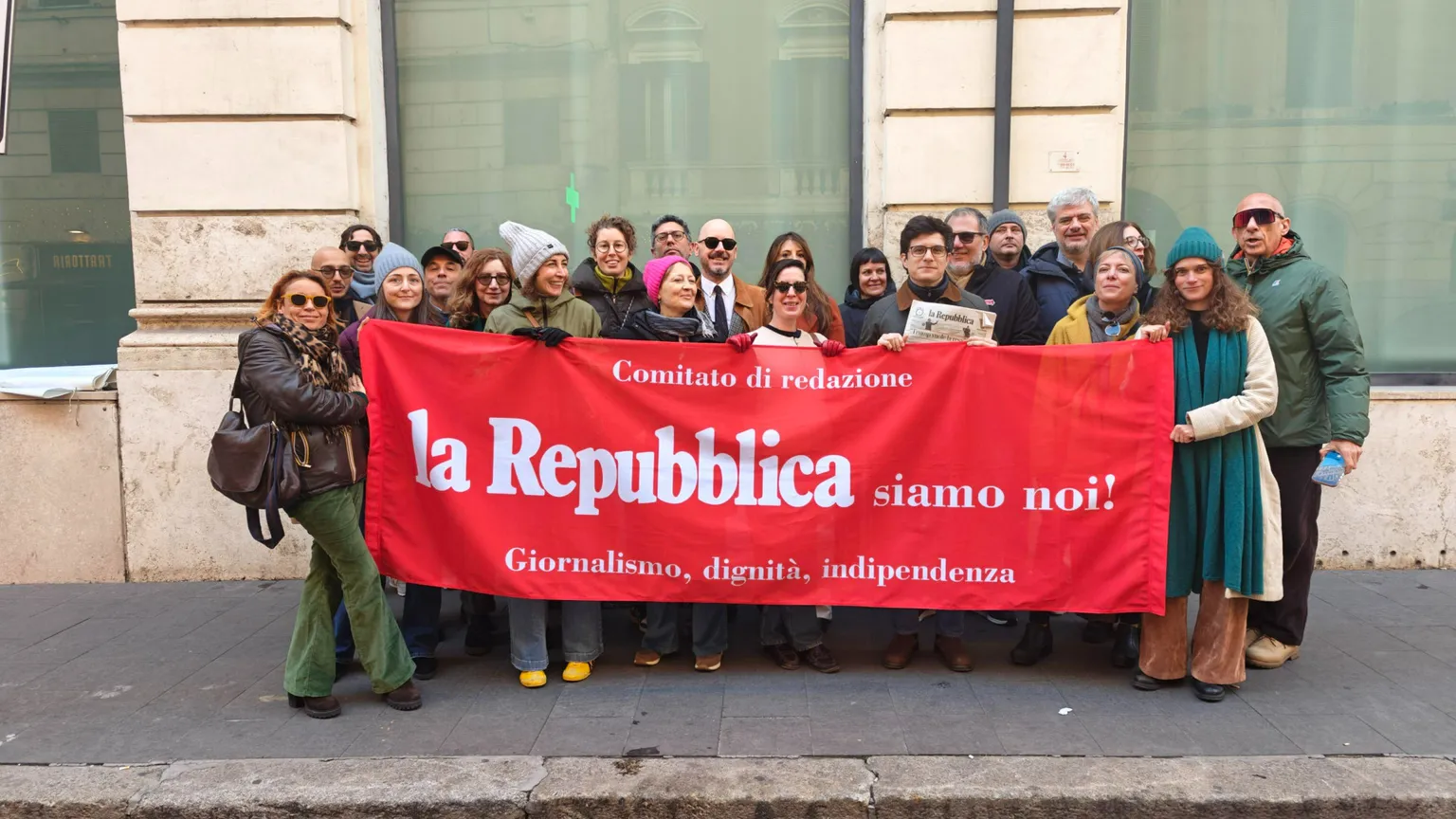 Perché la vendita di due giornali mobilita l'opinione pubblica e la politica
