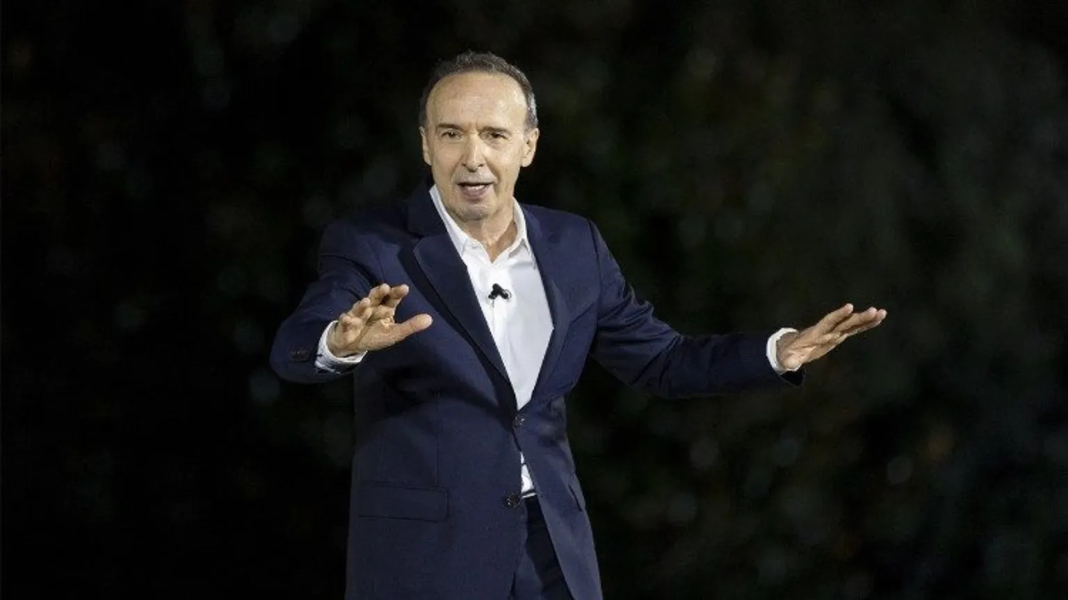 Il mattatore Benigni, uomo solo nel vento e re della parola