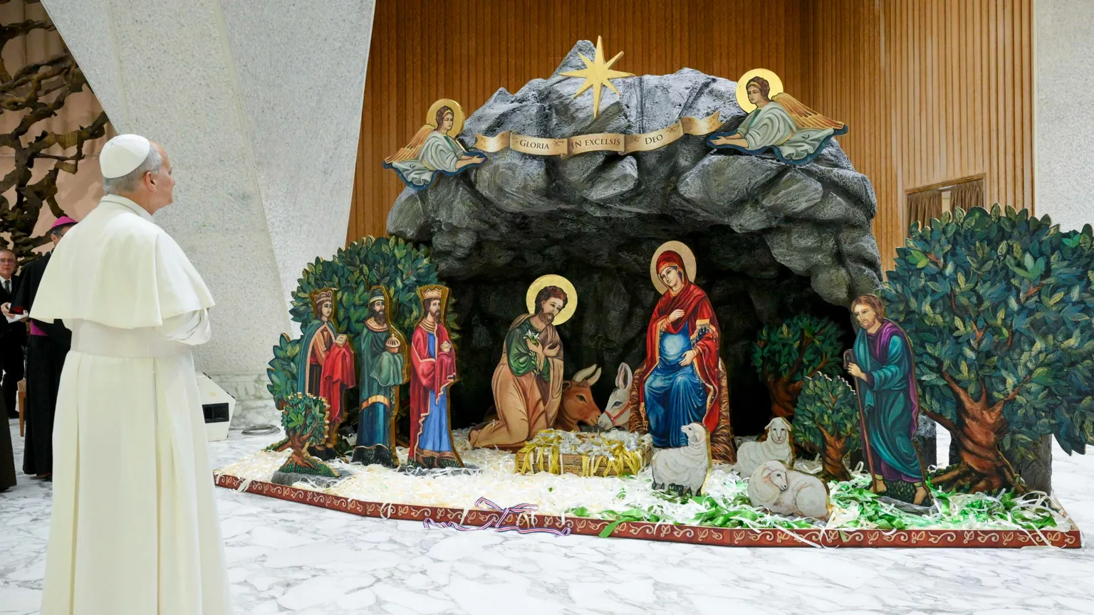 C'è una Vergine incinta in Vaticano. Dal presepe il grido contro l'aborto