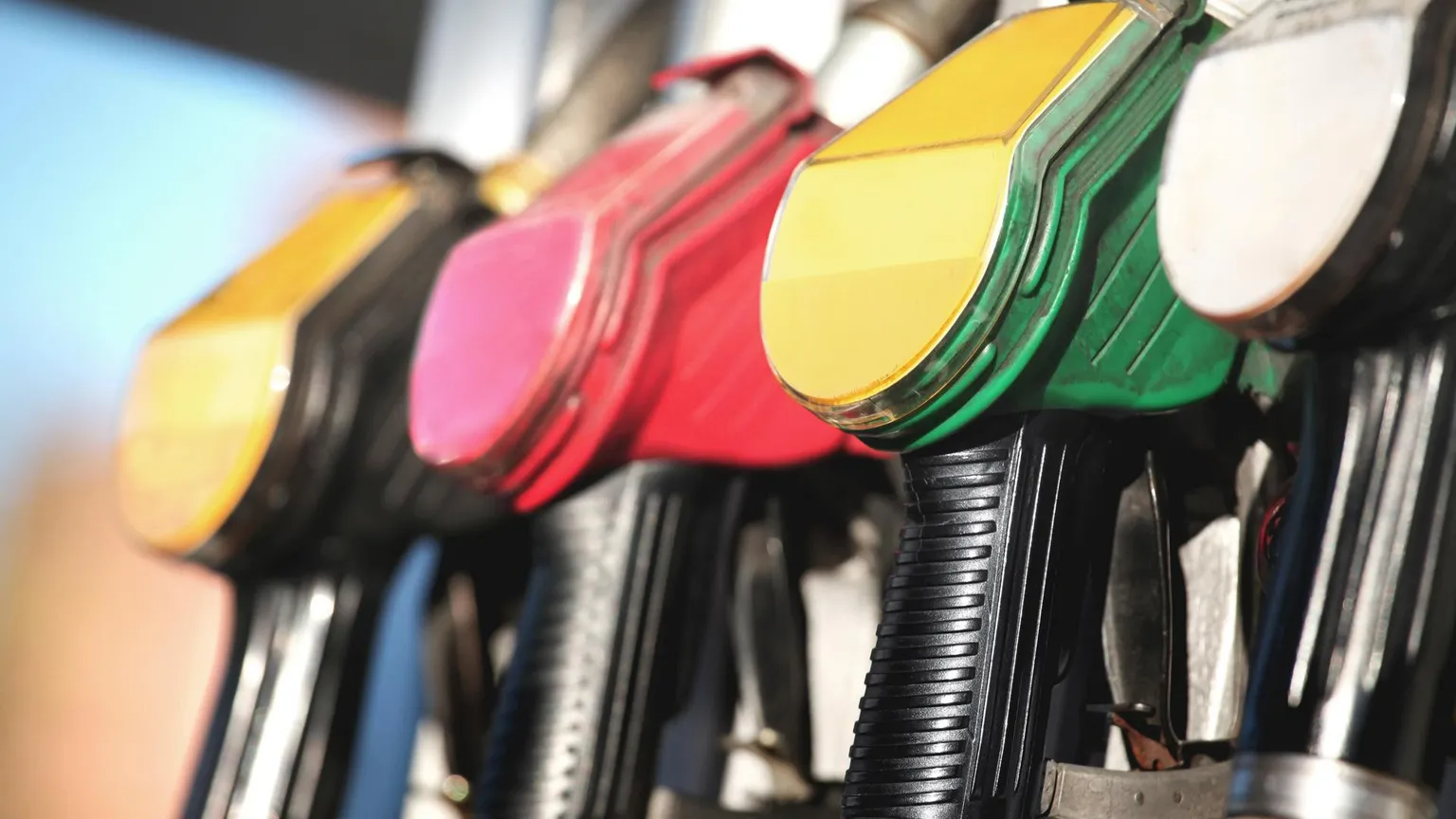 Multe, carburanti, assicurazioni: ecco quanto costerà l'anno nuovo per chi guida
