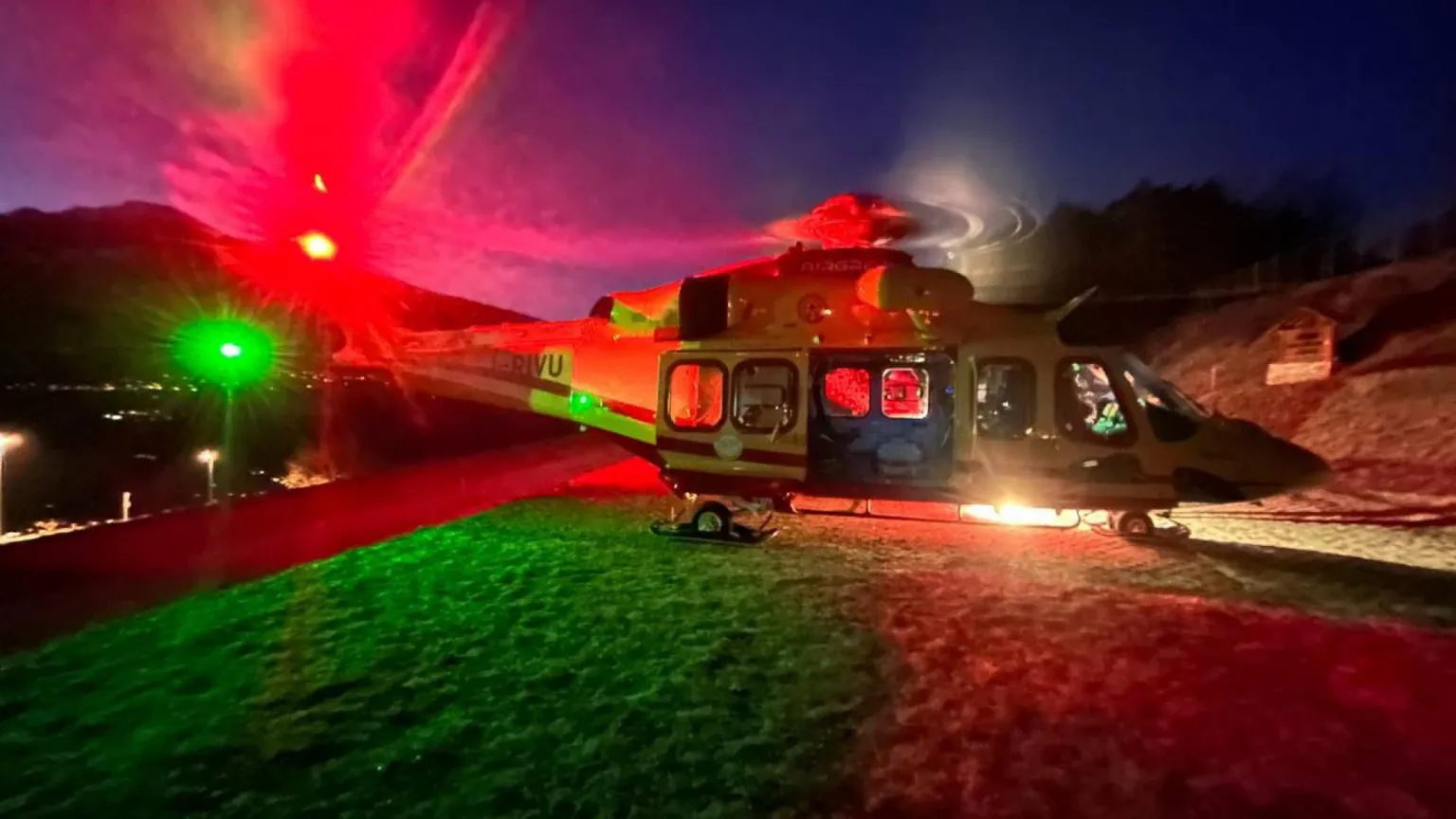 Il controsoffitto che ha preso fuoco, le uscite troppo strette, i giovani italiani dispersi: la strage di Crans-Montana