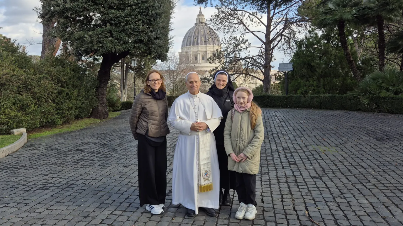 Se passeggiando nei Giardini vaticani incontri il Papa (e lui si ferma a chiacchierare)