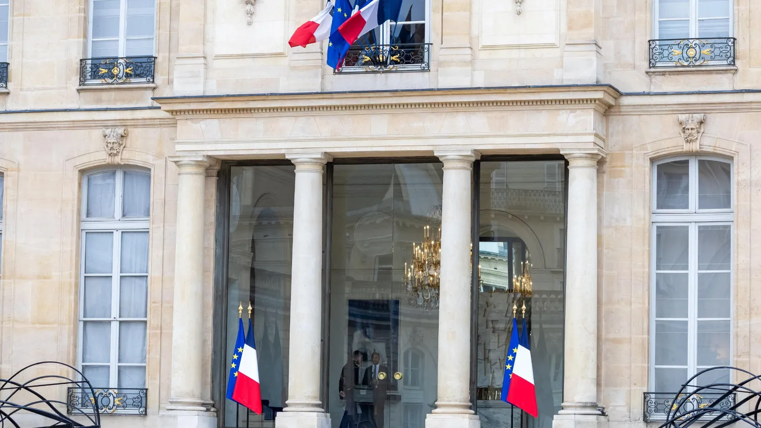 Francia: “aiuto a morire”, Macron vuole la legge. Ma il Senato lo frena