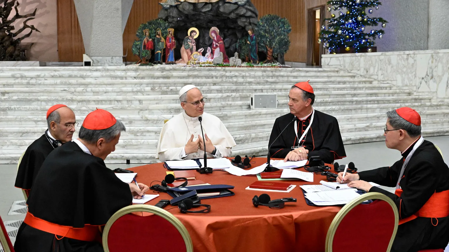 Il Papa al Concistoro: «Sono qui per ascoltare. È Gesù che attrae, non la Chiesa»