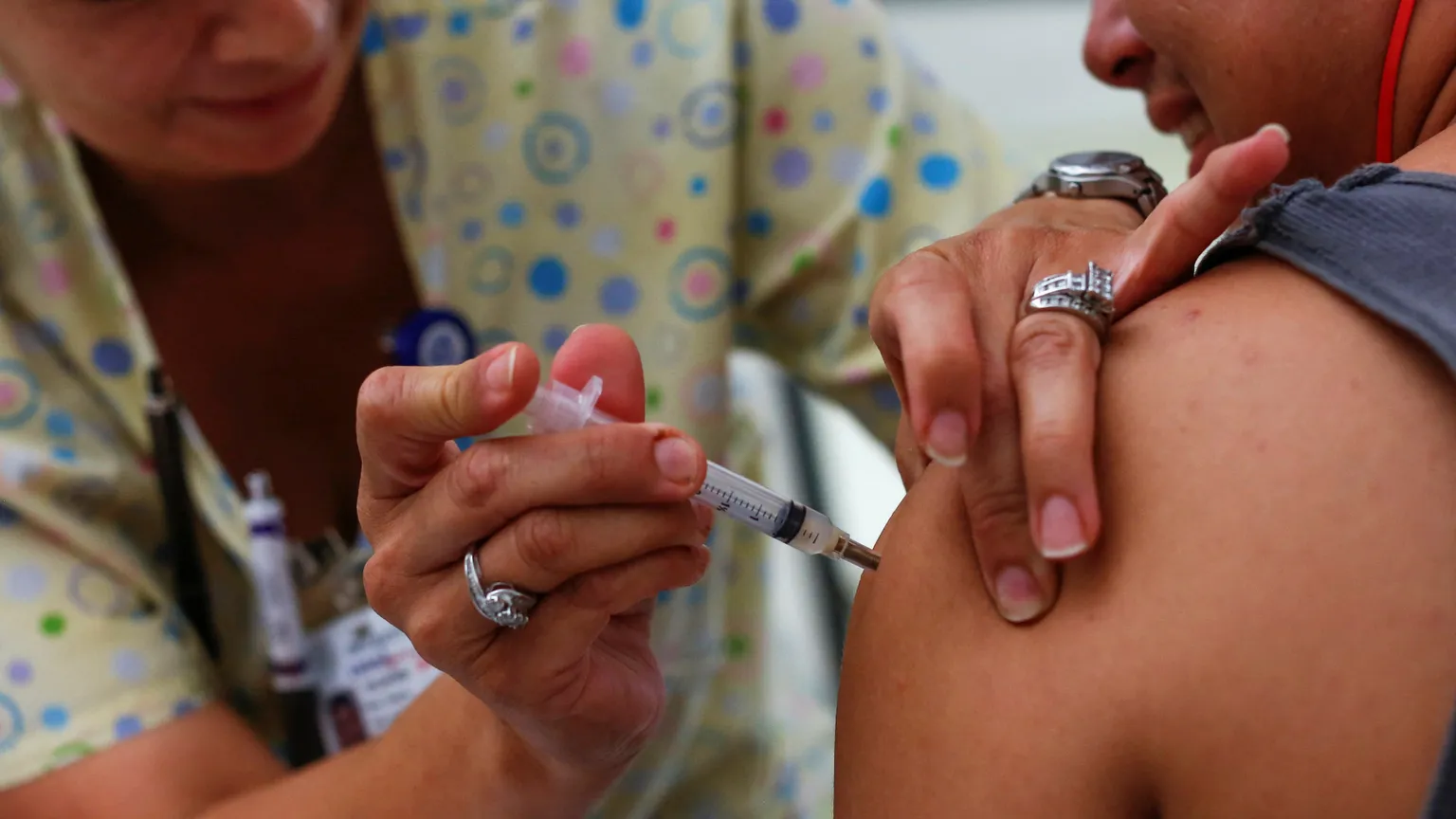 Meno vaccini ai bambini negli Usa, perché i pediatri italiani si preoccupano