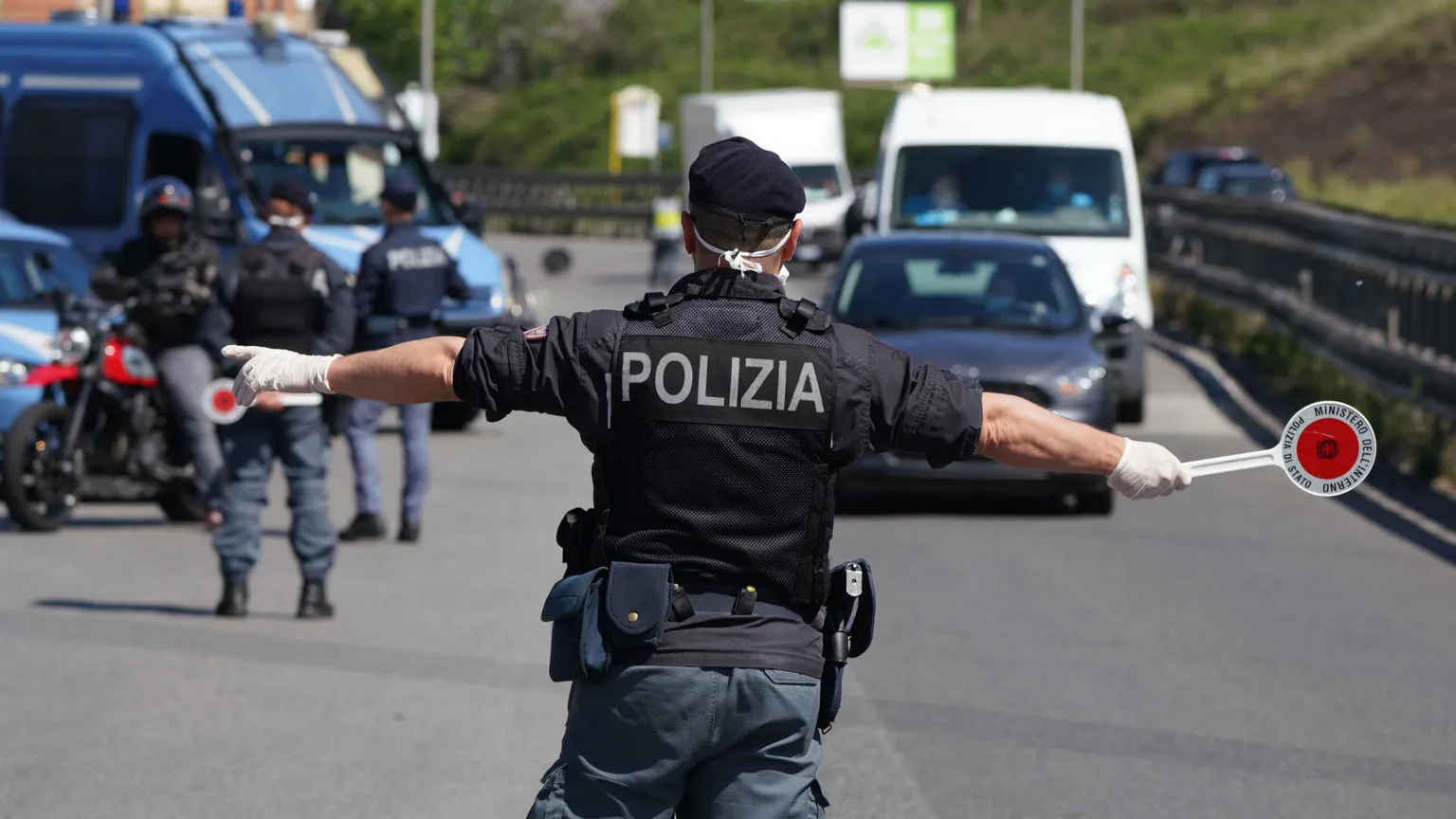 La Polizia Stradale dà i numeri: al volante non siamo messi bene