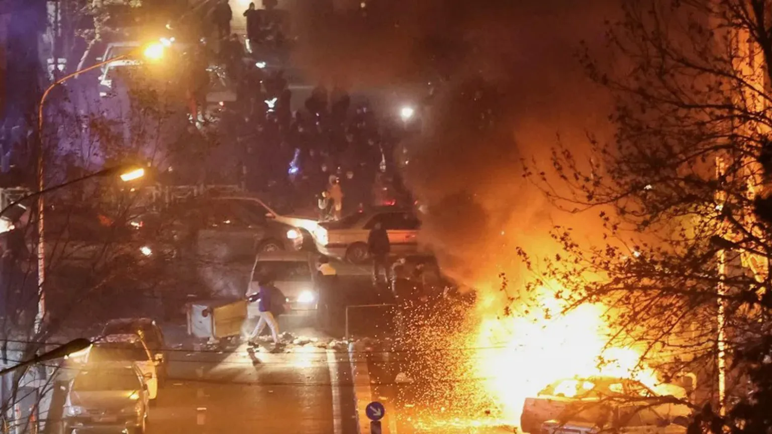 Iran, l'ambasciatore all'Onu attacca Usa e Israele. L'ultimo bilancio di una Ong: 2.571 morti