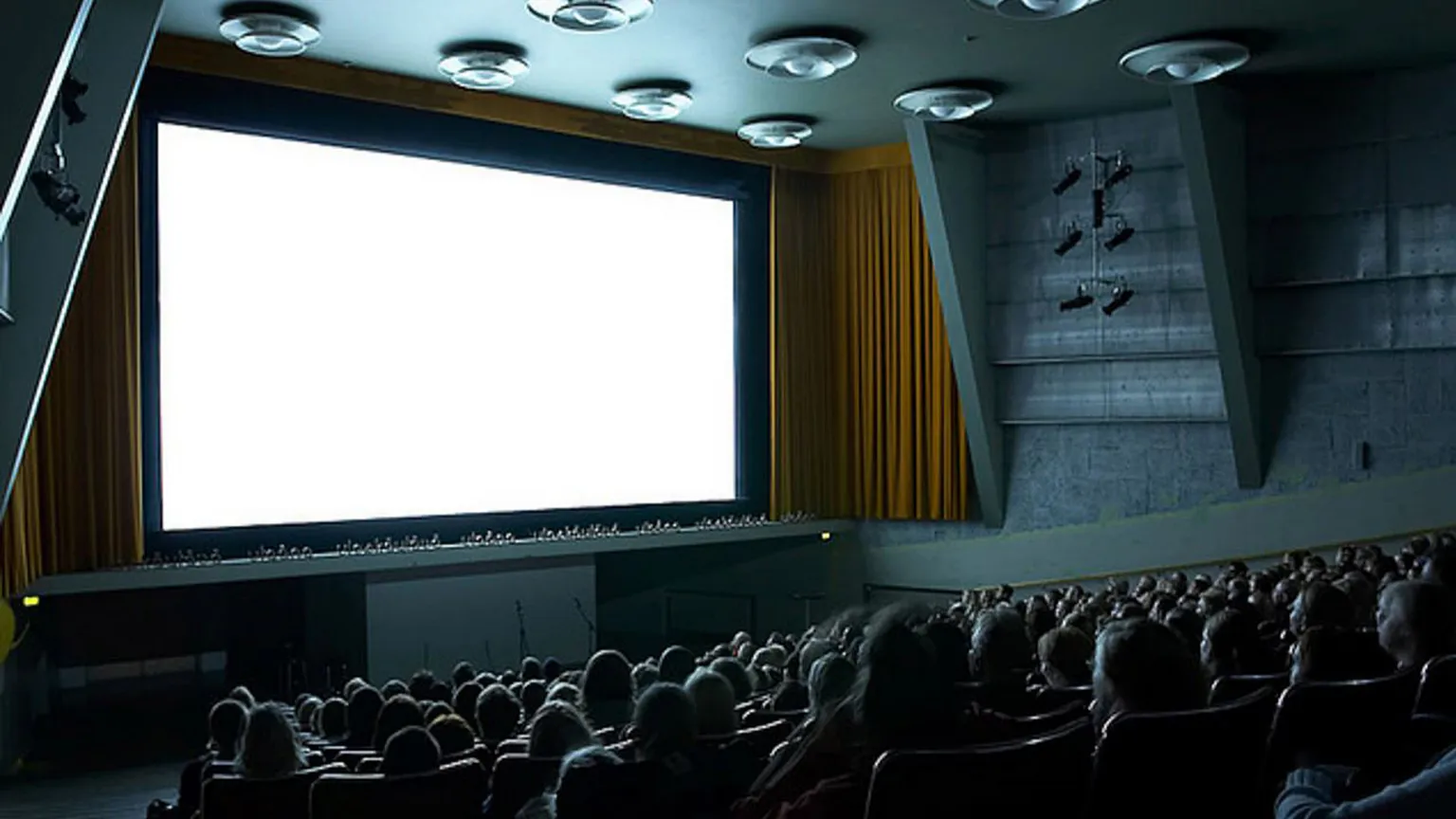 L'autodocufilm su Corona, stanziamenti indegni e figuracce da evitare
