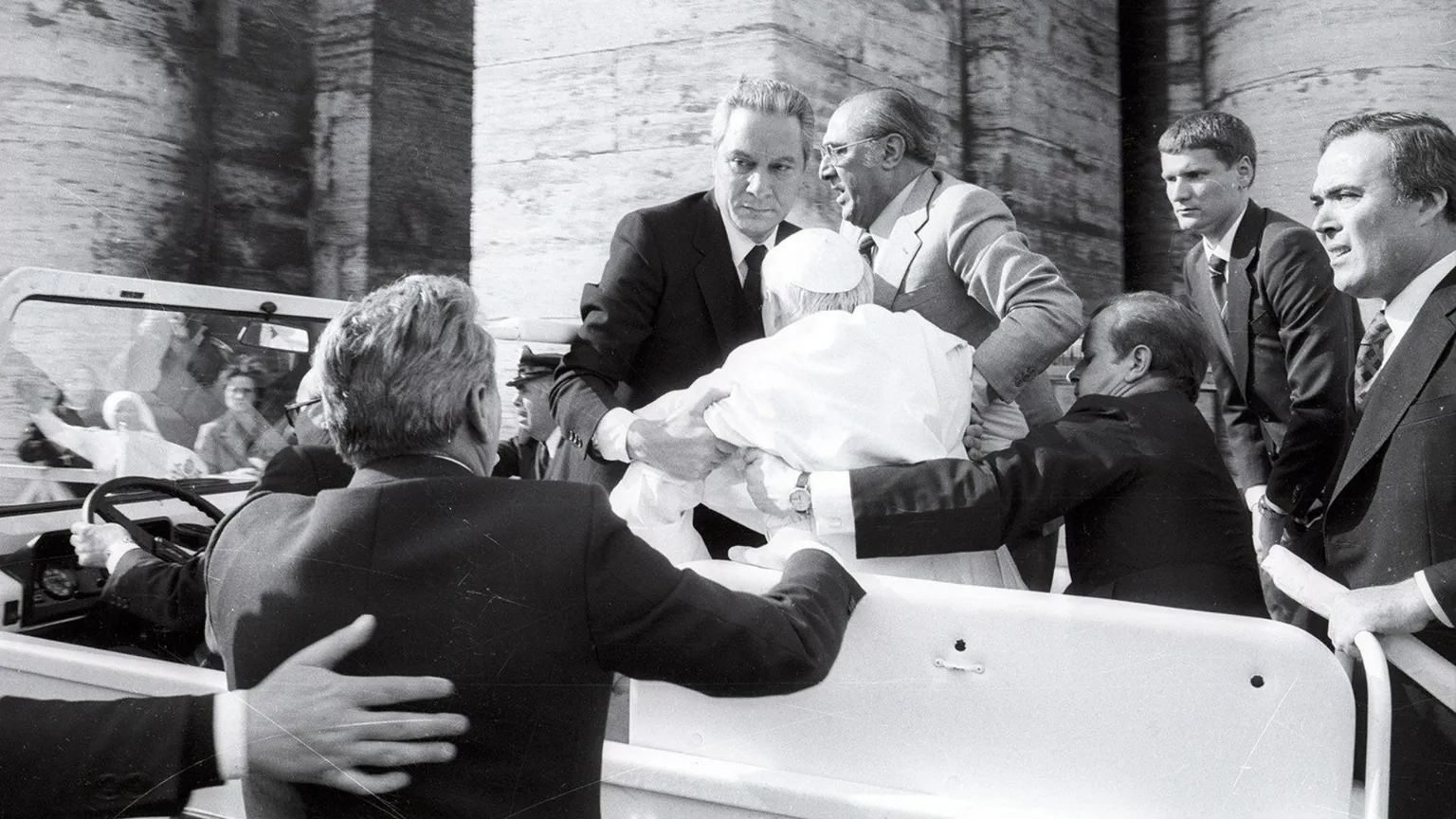 Chi era Gugel, l'aiutante che "prese" Wojtyla colpito da Agca