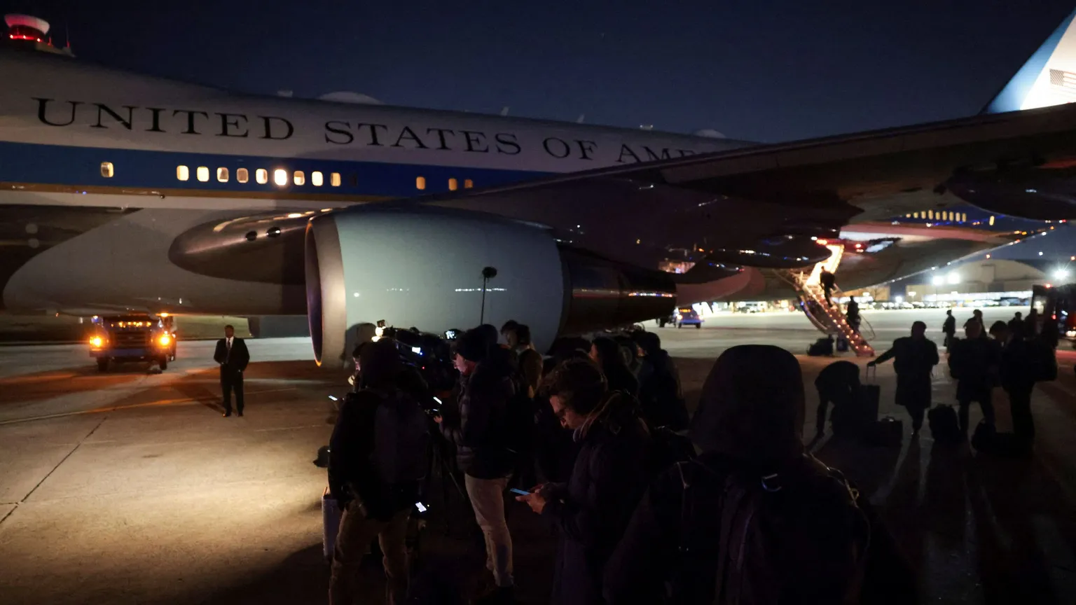 L'Air Force One presidenziale è stato costretto a rientrare alla base di Andrews per un problema elettrico