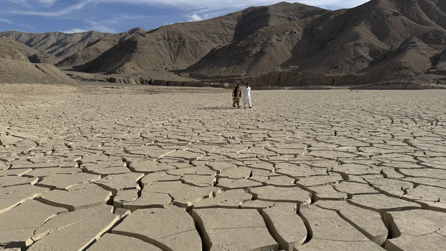 Un bacino idrico prosciugato vicino al confine afghano a Chaman, in Pakista