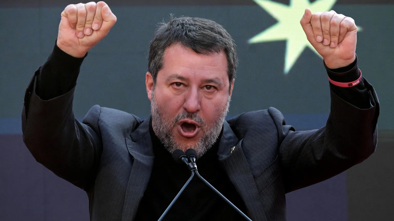 Sul caso Robinson scintille tra Salvini e Tajani