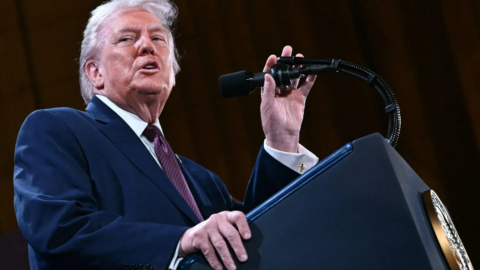 Lo stile negoziale di Trump e l'effetto ancoraggio