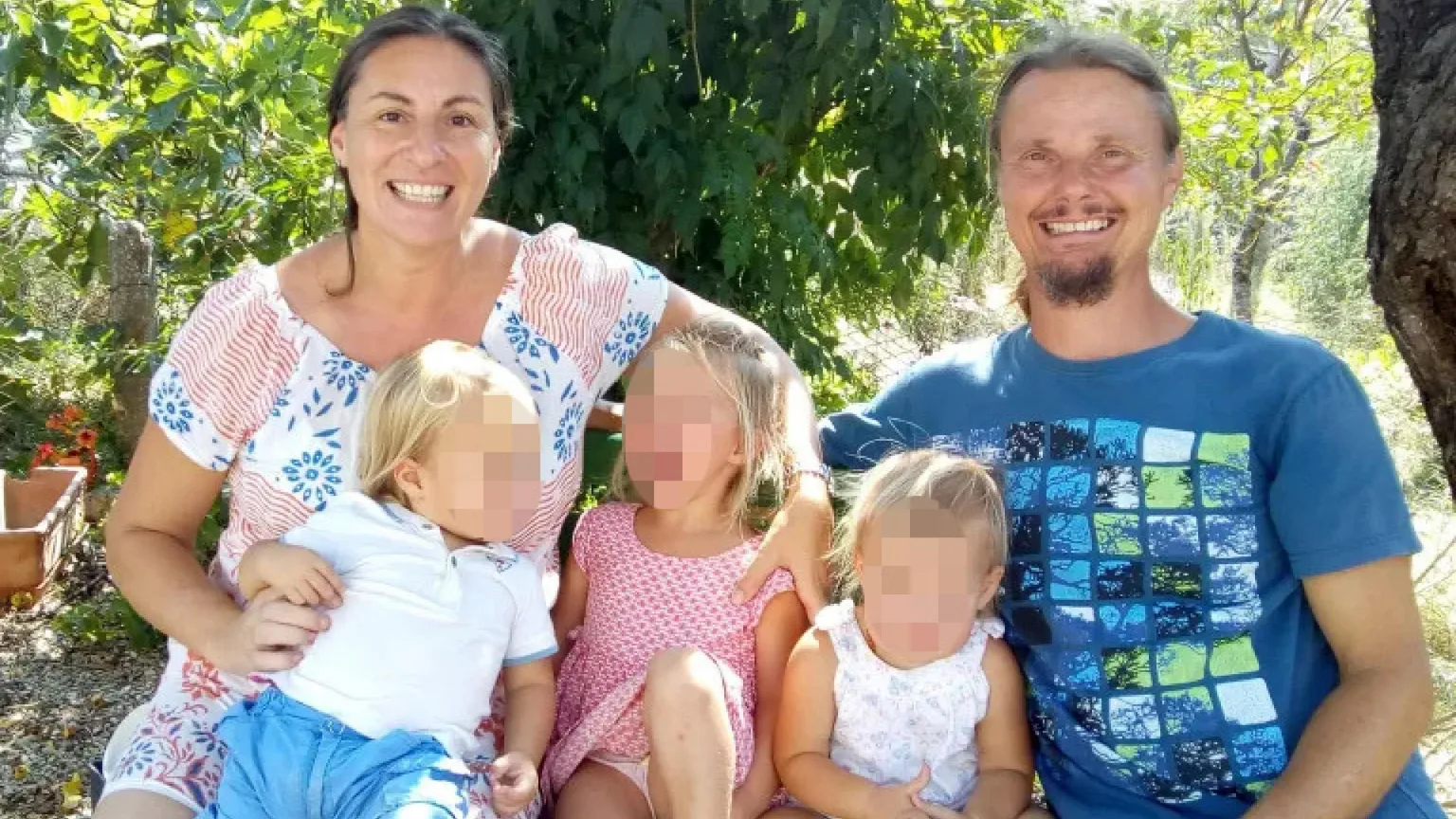 Uno scatto della famiglia anglo-australiana, che viveva nel bosco di Palmoli, in provincia di Chieti, pubblicato sul sito web della mamma, Caterine Louise Birmingham