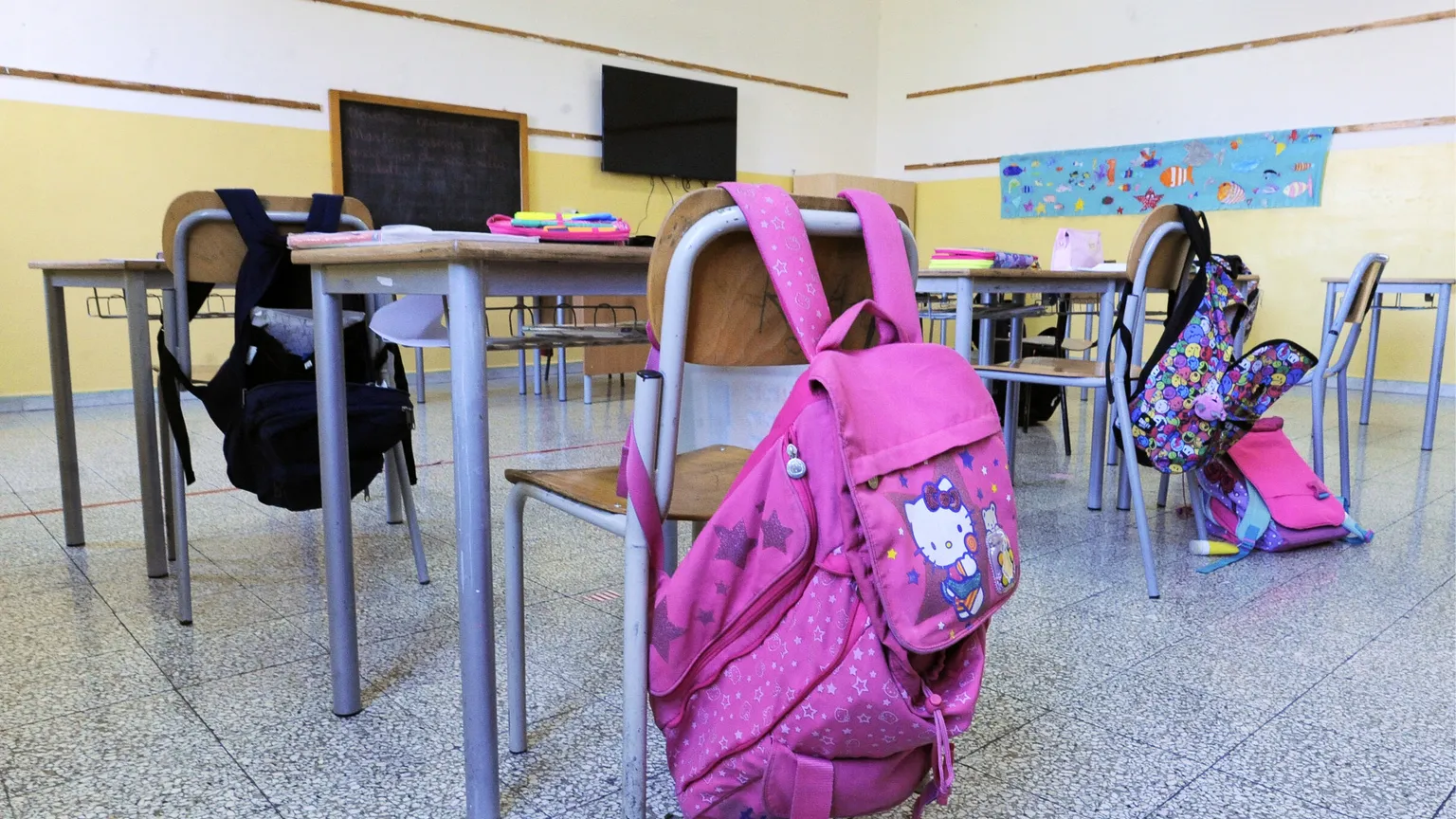 Il padre che ha picchiato la maestra davanti alla figlia a Piacenza