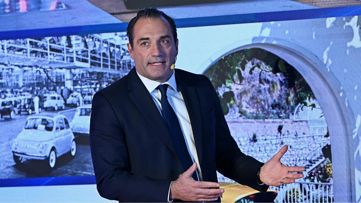 Cosa c'è davvero dietro la retromarcia sull'auto elettrica