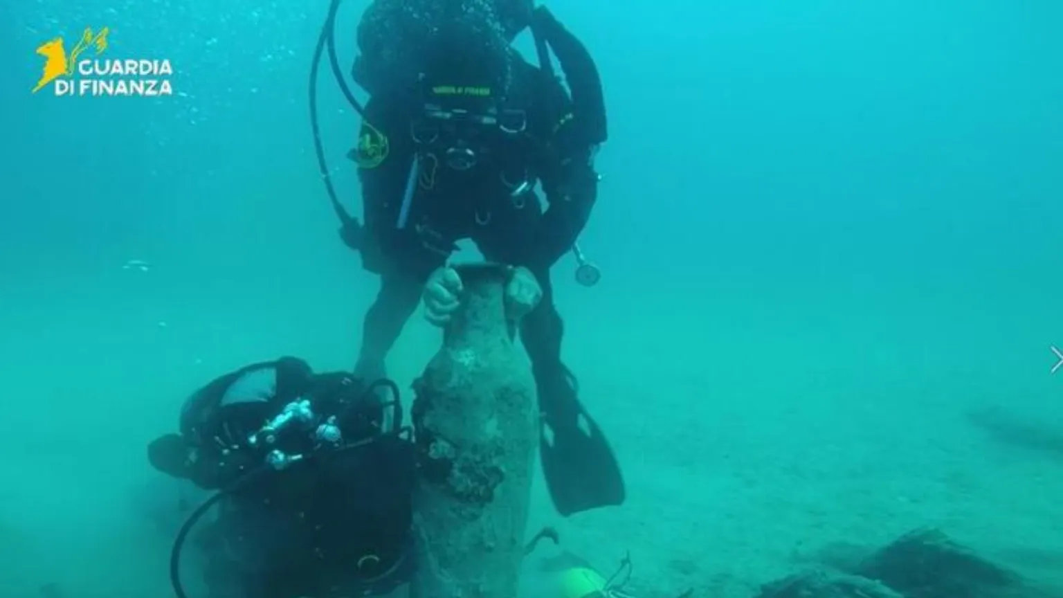 Riemerge a Gallipoli una nave romana carica di anfore
