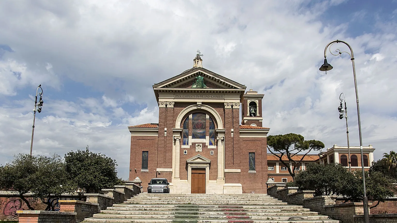 La parrocchia di Santa Maria Regina Pacis a Ostia