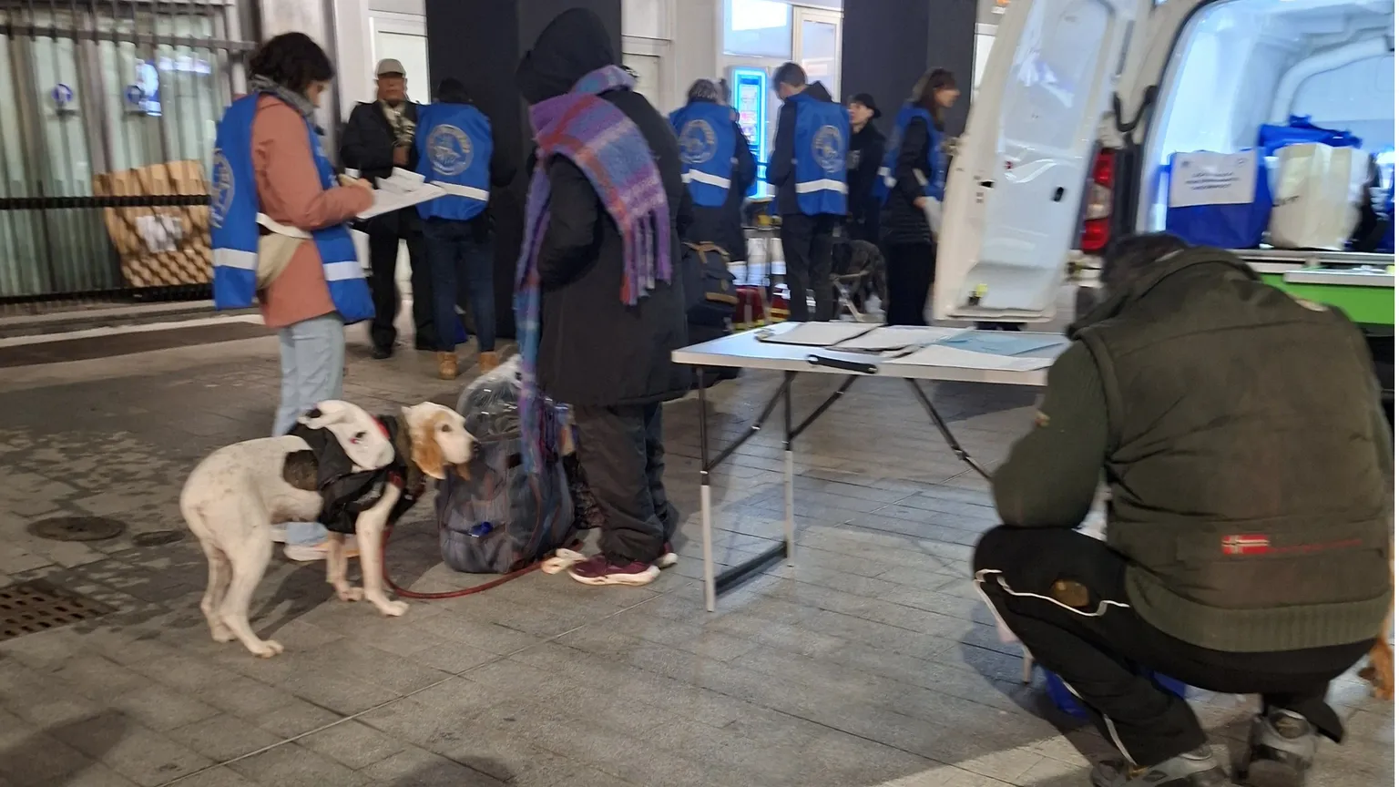 Un momento del censimento dei senzatetto a Milano