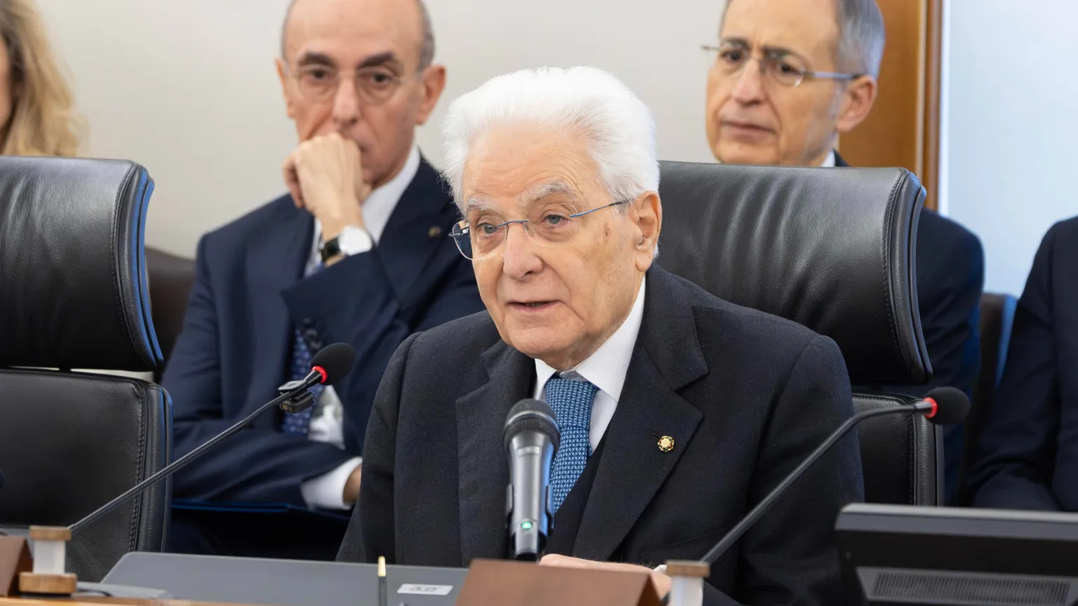 Il richiamo del Colle al «rispetto tra le istituzioni» e il nuovo affondo della premier