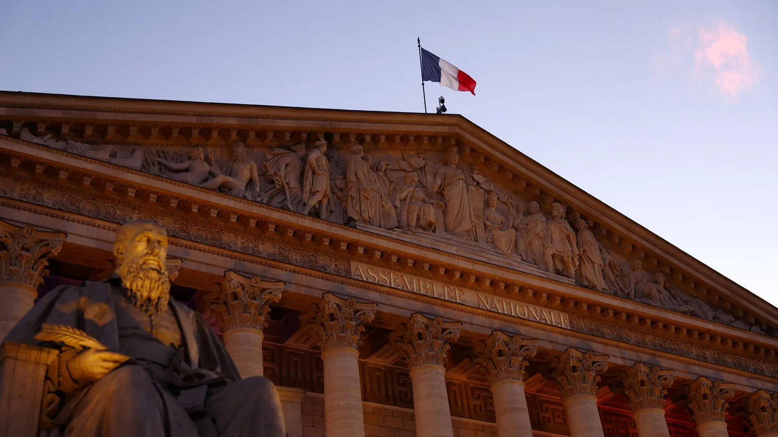 Cure palliative: la Francia approva la legge (ma non il “diritto”)