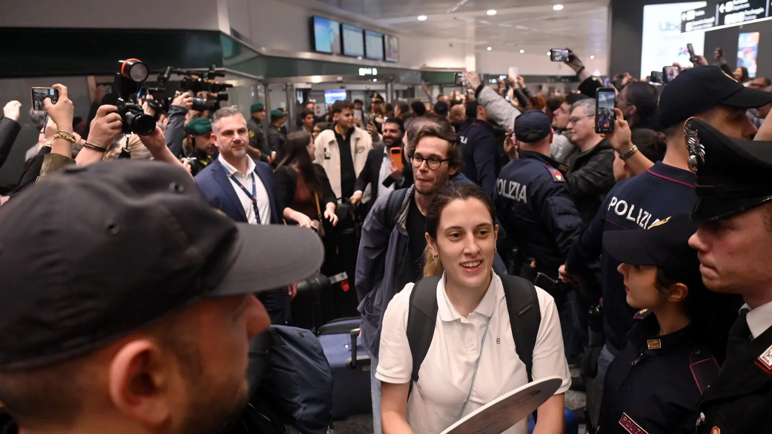 Il punto sugli italiani bloccati a Dubai: in centinaia non sanno ancora come tornare