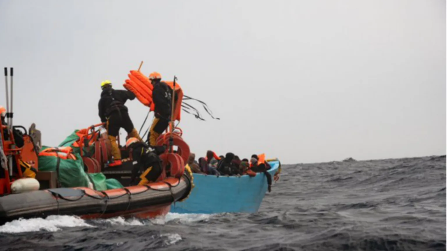 Migranti, è allarme in mare: doppio salvataggio e un naufragio “fantasma”