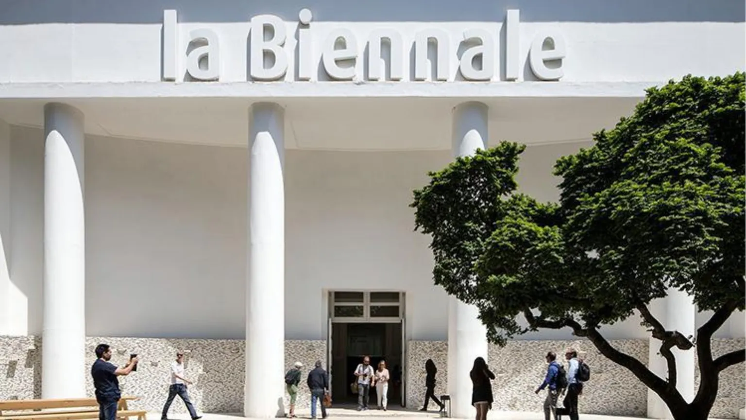 Caso Biennale: liberiamo l'arte dalla logica dello statalismo