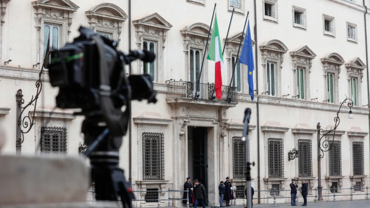 Tutte le preoccupazioni del governo per le ricadute della crisi in Iran (anche sul referendum)