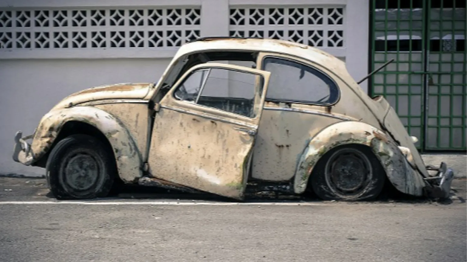 Auto abbandonate: ora sarà più facile eliminarle