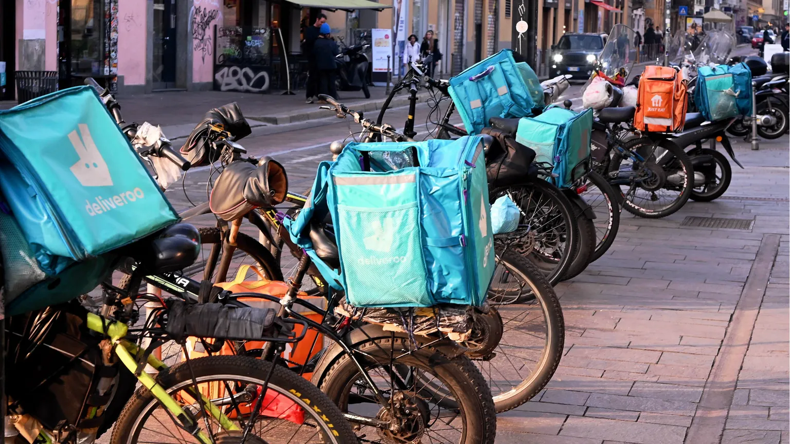 La protesta dei rider e noi: e se scegliessimo servizi di consegna etici?