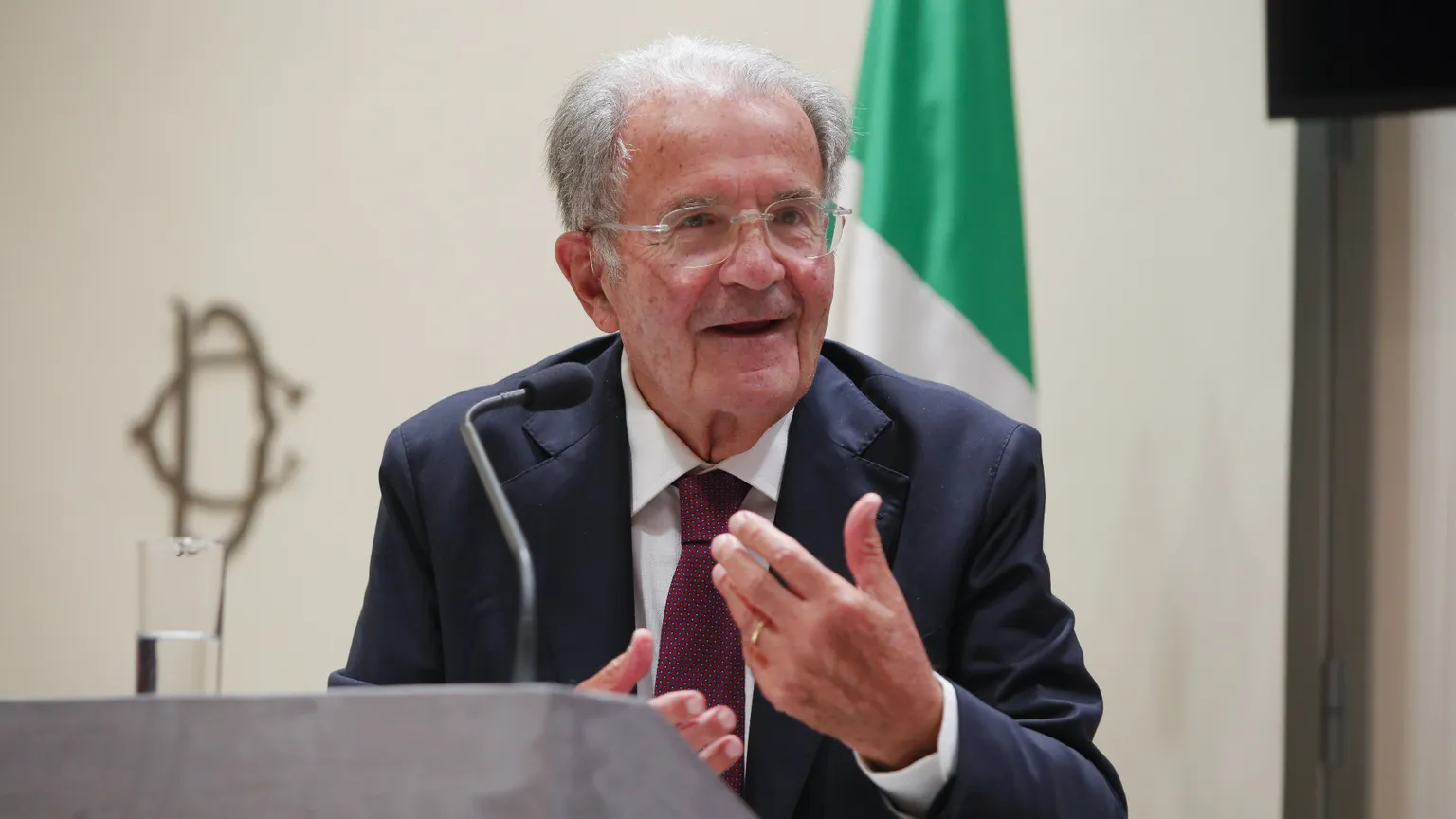 Prodi: «Da soli destinati a sparire.
Il gas russo? Con Trump può tornare»
