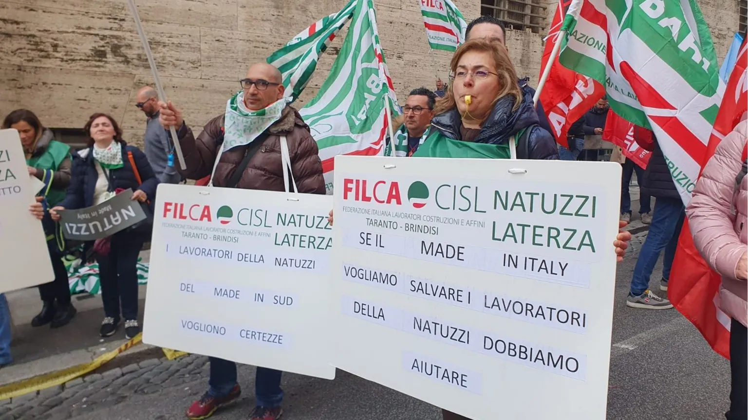 La vertenza Natuzzi è senza soluzione: chiesto il rientro della produzione dalla Romania