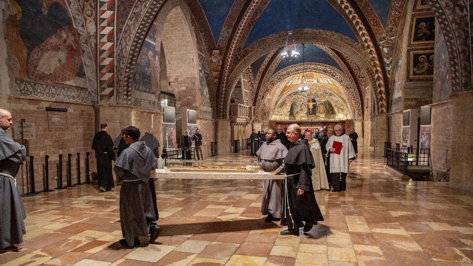 Le spoglie mortali di san Francesco sono state riposte. Ecco l'eredità che ci lasciano