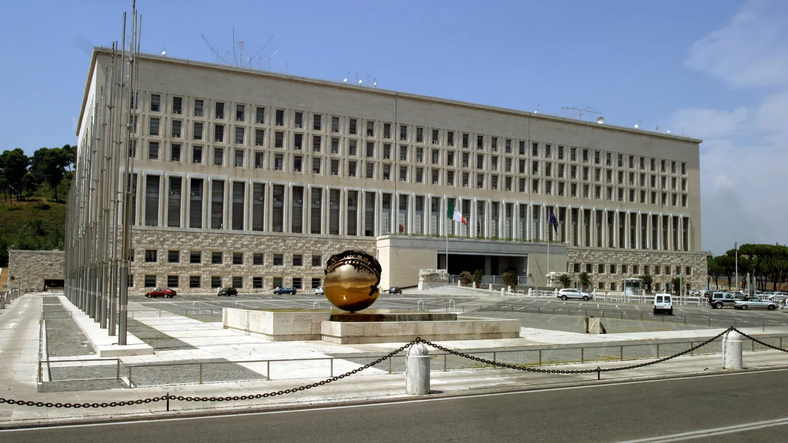 Governo e opposizione unite dallo sdegno. Convocato l'ambasciatore di Israele