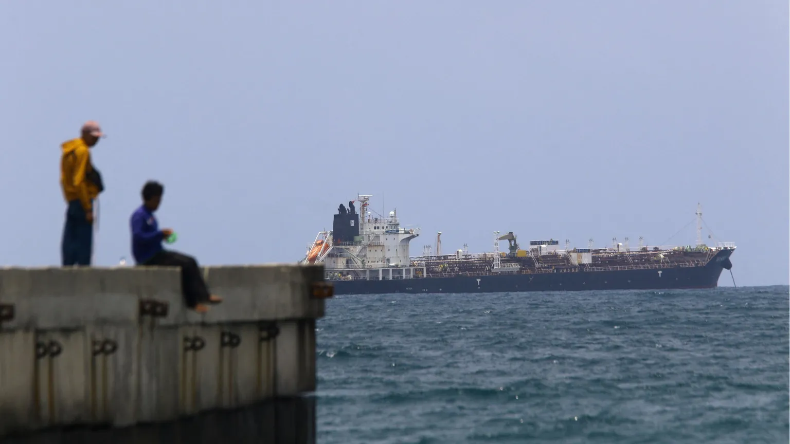 Trump fa arrivare una petroliera russa a Cuba: tutti i perché dell'ennesima giravolta