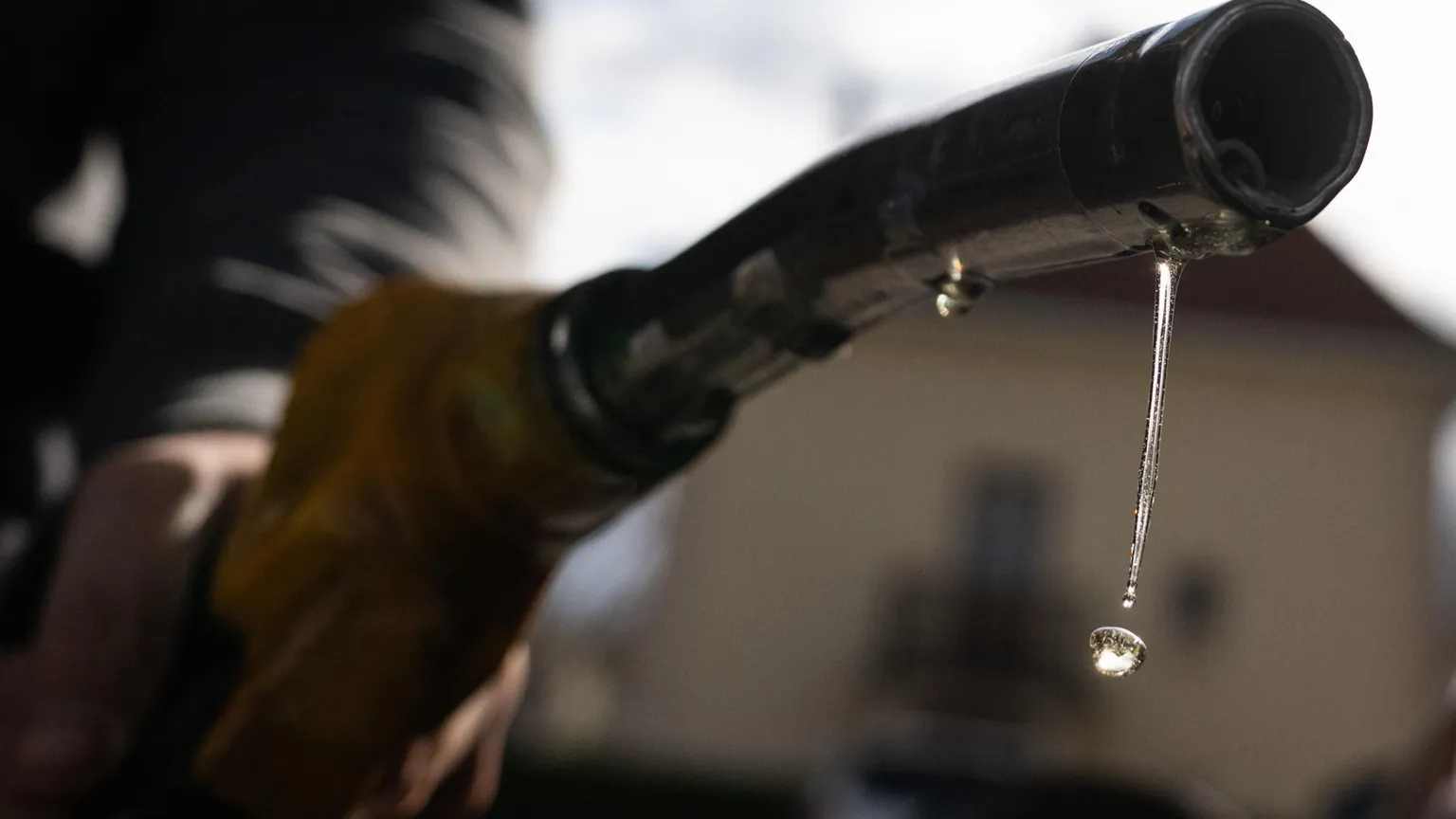 Nuova impennata del prezzo del petrolio: perché produrne di più non risolverà la crisi