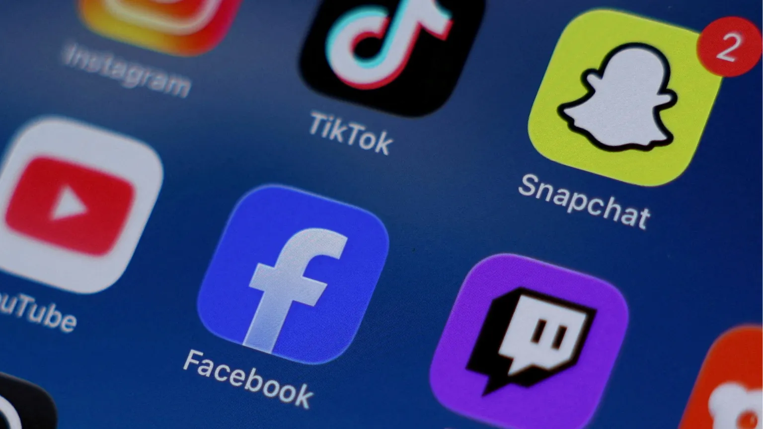 Dal 2027 anche in Grecia vietati i social ai minori di 15 anni