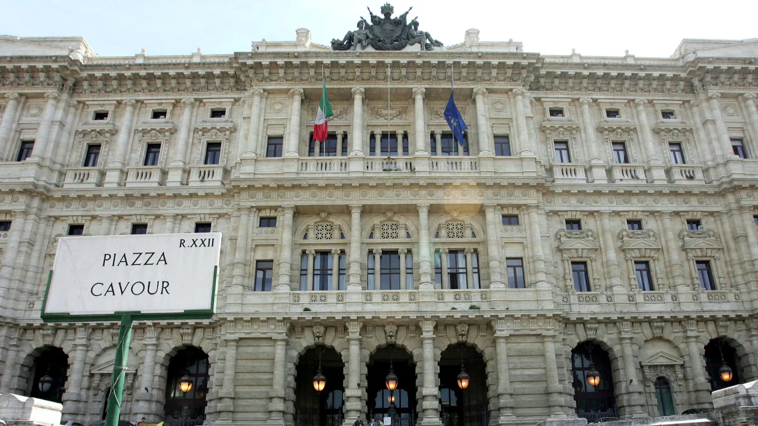 Caso Caroccia, già dietro il ristorante "da Baffo" c'era il clan Senese