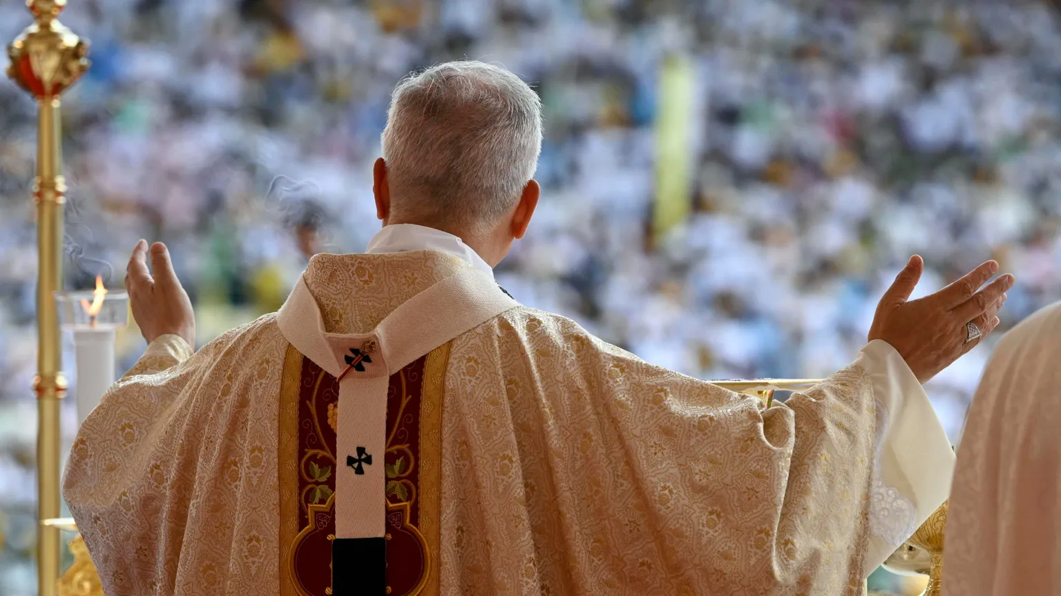 Il Papa e l'abbraccio all'Africa, futuro del mondo