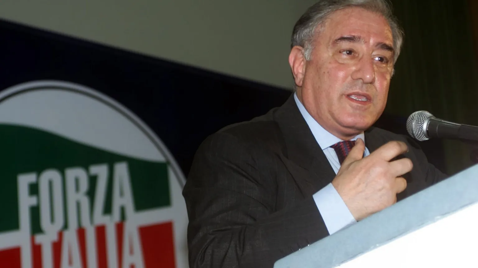 Dell'Utri a processo per i 42 milioni ricevuti da Berlusconi