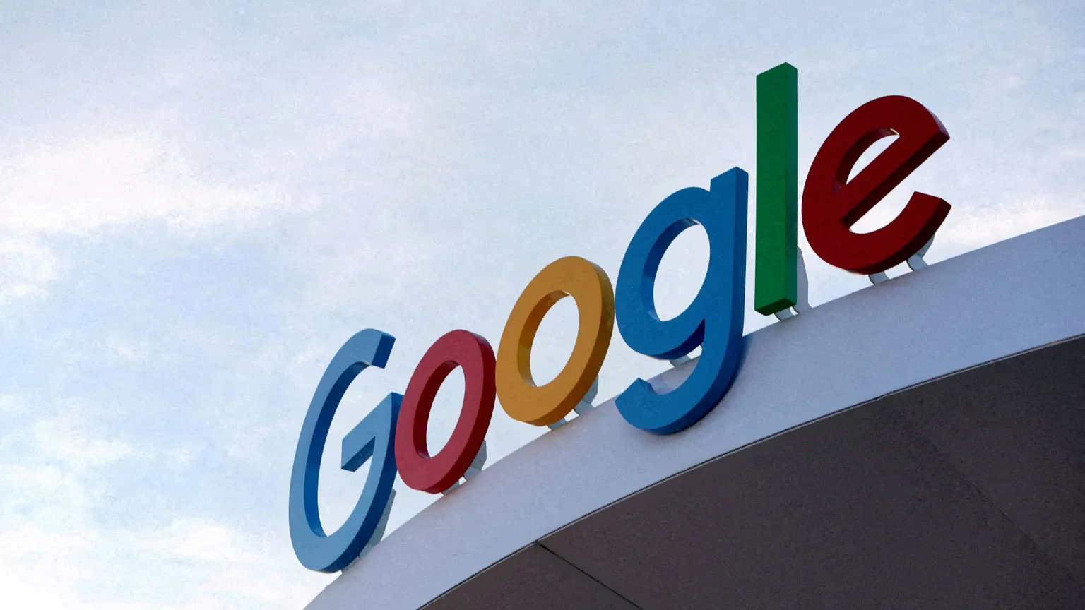La lettera aperta dei dipendenti Google: «Trump non usi la nostra IA a scopi militari»