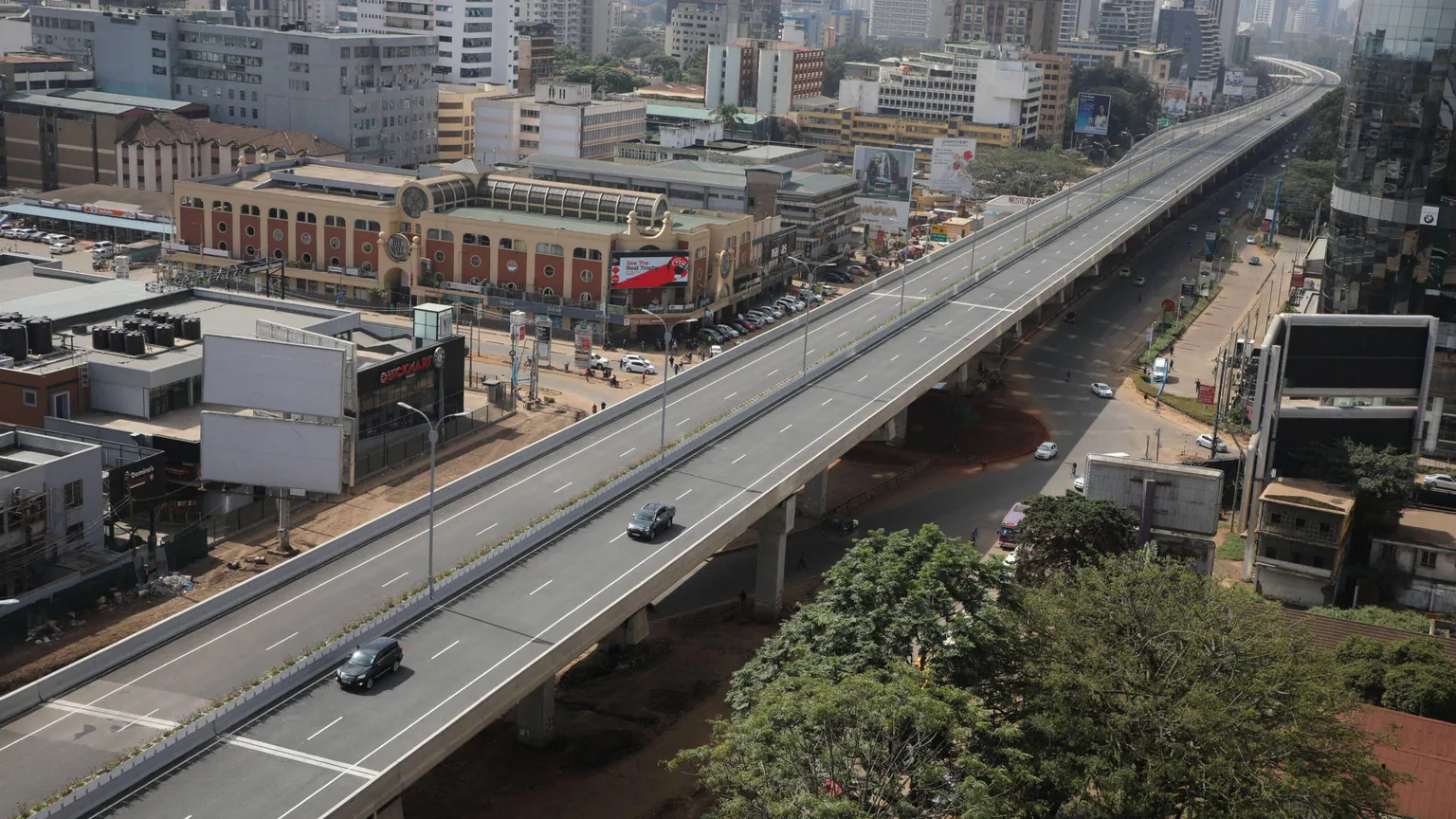 In Kenya c'è un'autostrada costruita dai cinesi che è una cattedrale nel deserto