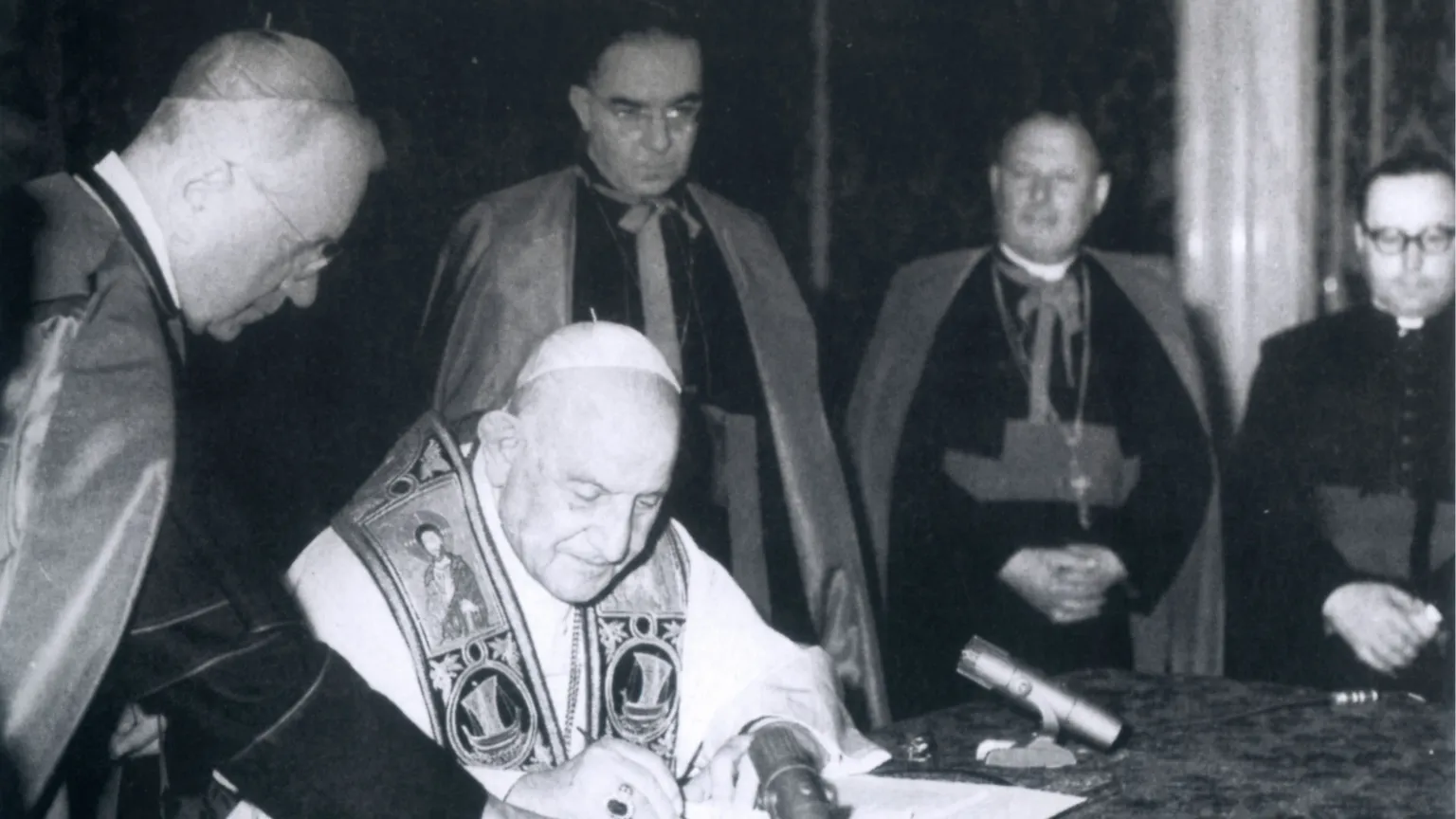 Vaticano, 9 aprile 1963, papa Giovanni XXIII firma l'enciclica "Pacem in Terris" / SICILIANI